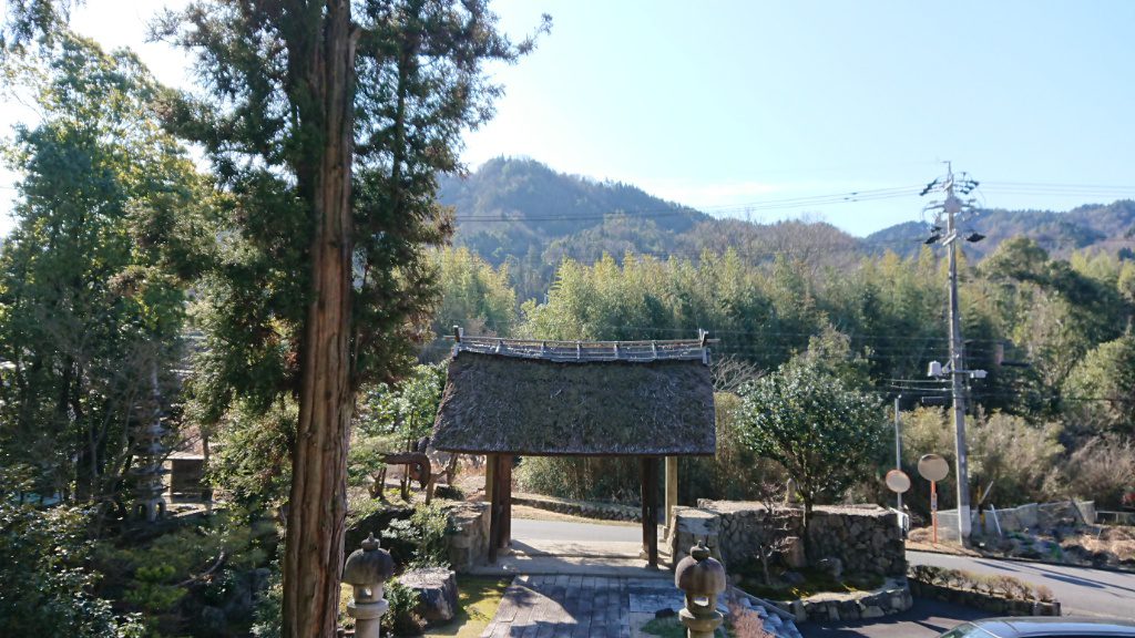 崇禅寺から城山を眺める
